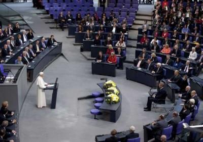 Benedicto XVI en el parlamento alemán.
