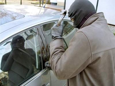Robo de auto.