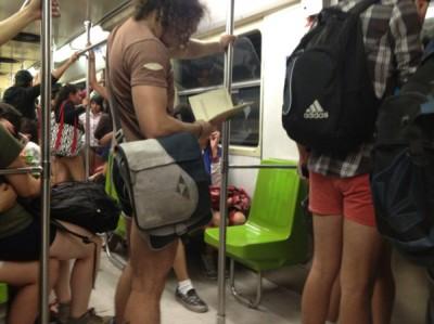 #MetroSinPantalones.