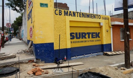 Negocios han cerrado por las obras del Viaducto Zaragoza.