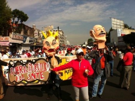 Marcha contra la Maestra Gordillo.