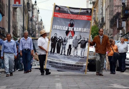 protesta de maestros contra la prueba Enlace