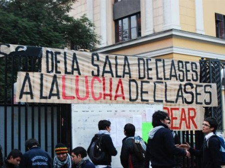 Institutos de Chile tomados por estudiantes de secundaria.