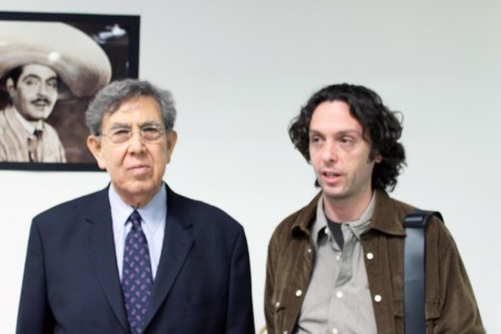 Cuauhtémoc Cárdenas y el director de cine Lubesky.