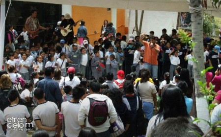 La Hormiga Juana en concierto en la FILEC.