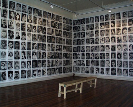 Fotos de las personas desaparecidas en Chile en 1973. Foto tomada de zapateando.wordpress.com