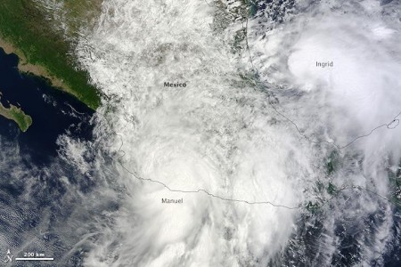 La tormenta Manuel y el huracán Ingrid visto desde el espacio. Foto Nasa