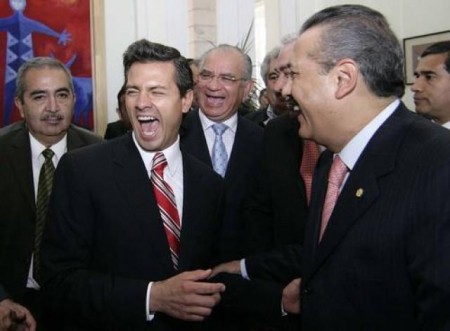 EPN riendo_Beltrones