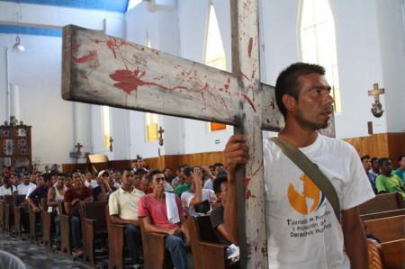 El víacrucis migrante en su paso por Puebla. Foto: Lado B