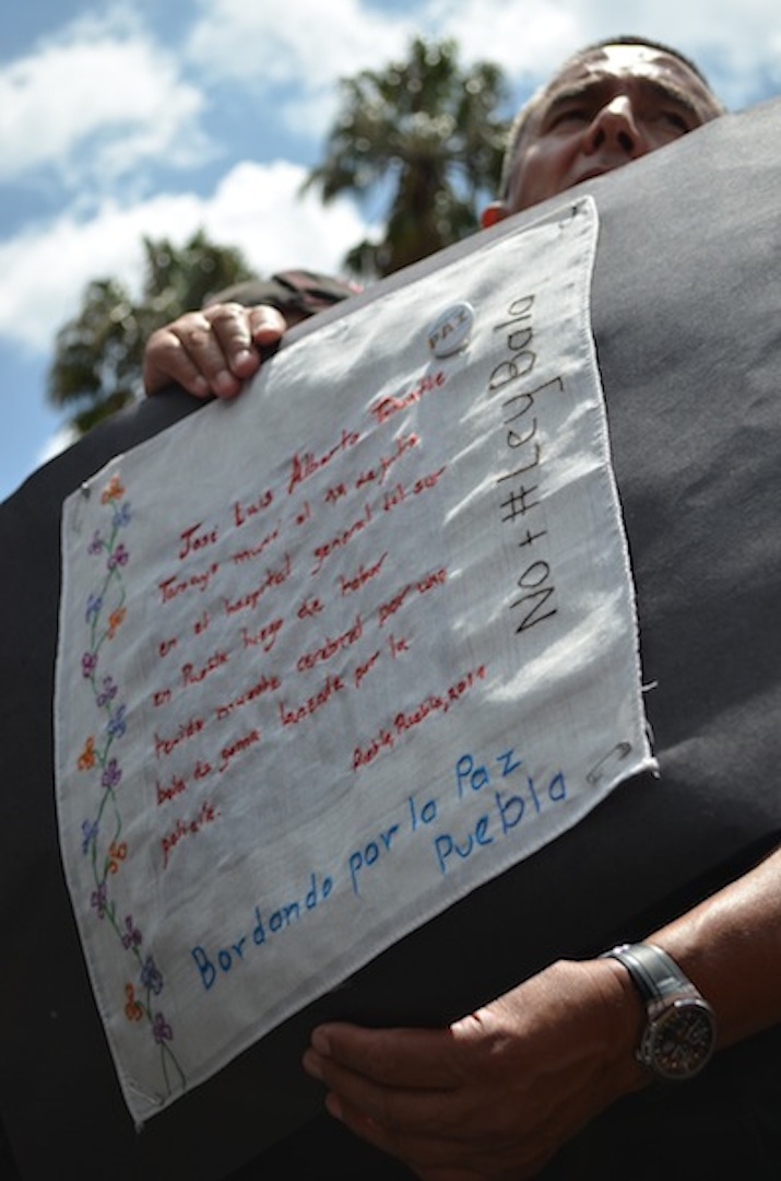 Bordado realizado por Bordados por la Paz en memoria de Jose Luis. Foto: Mayra Guarneros