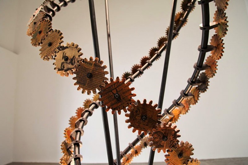 Vórtice, instalación de Marcela Armas hecha con libros de texto de la SEP. Exhibida actualmente en el Museo Amparo de Puebla. Foto tomada del blog de la artista