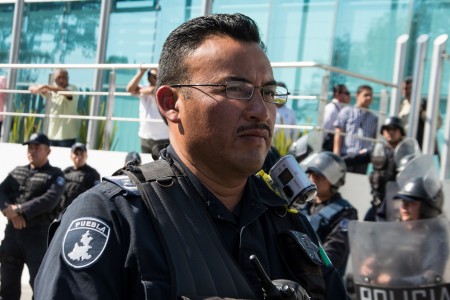 Policía que amenazó a la fotógrafa Marlene Martínez con detenerla Foto: Marlene Martínez