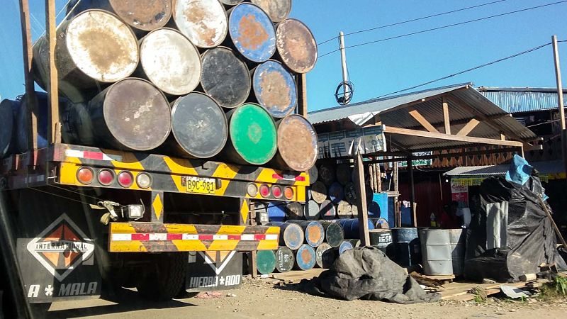 Insumo. La nueva carretera abierta por Luis Otsuka permite el ingreso por Cusco del combustible a los centros mineros. Foto: Audrey Córdova.