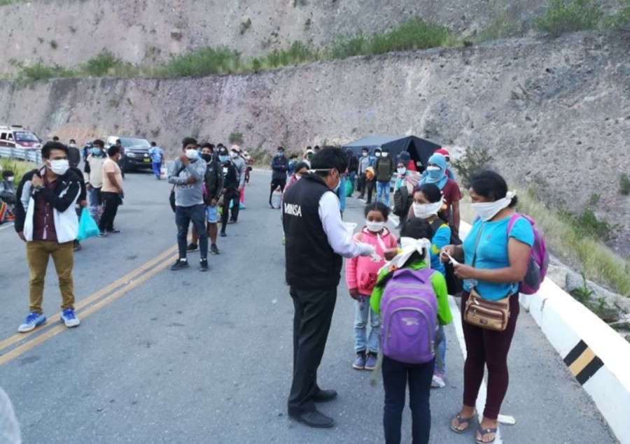 caminantes de Perú durante la pandemia