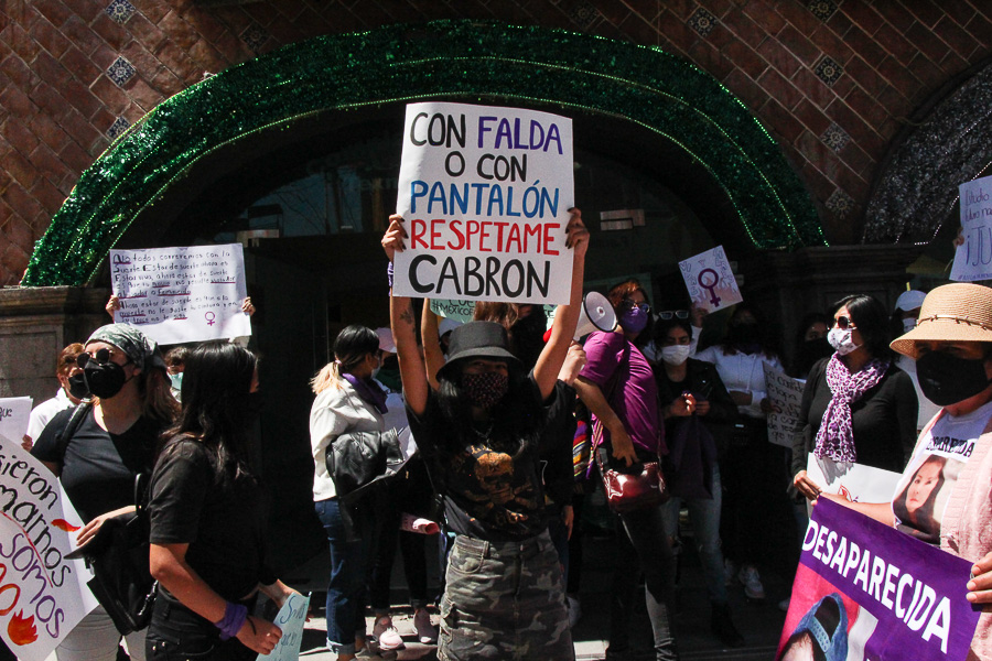 Marchan mujeres de San Martín Texmelucan