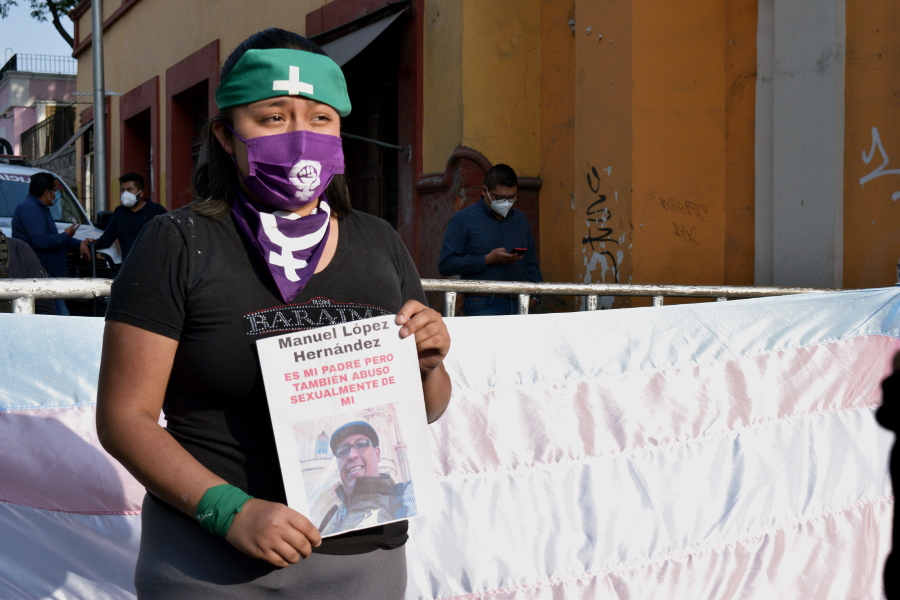 A días del 8M, feministas se manifiestan con “Un violador en tu camino”