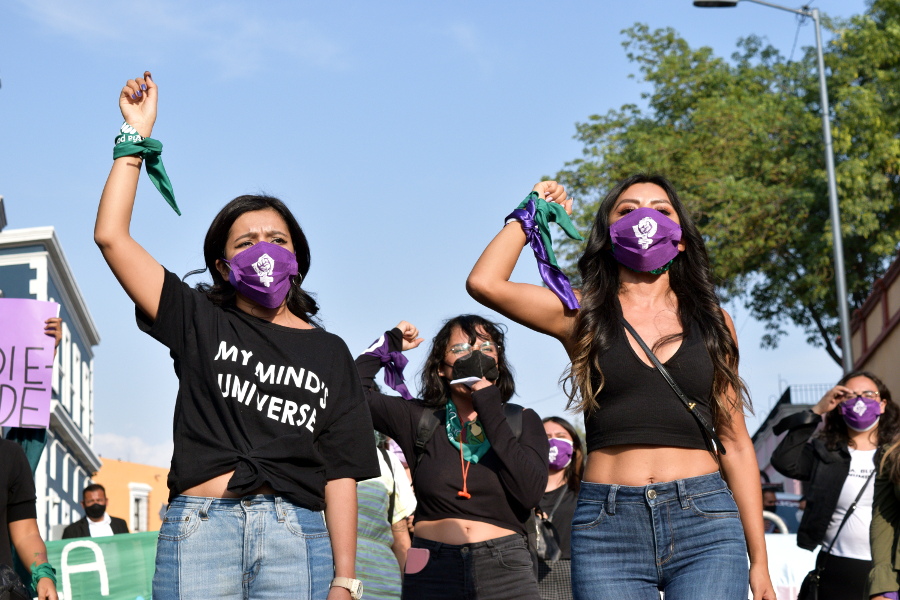 A días del 8M, feministas se manifiestan con “Un violador en tu camino”