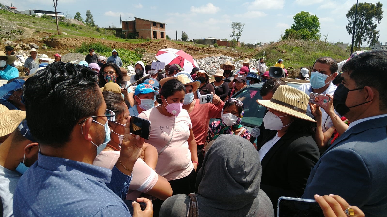 Habitantes de Cacalotepec se manifiestan contra Ayuntamiento por incumplimiento de obras