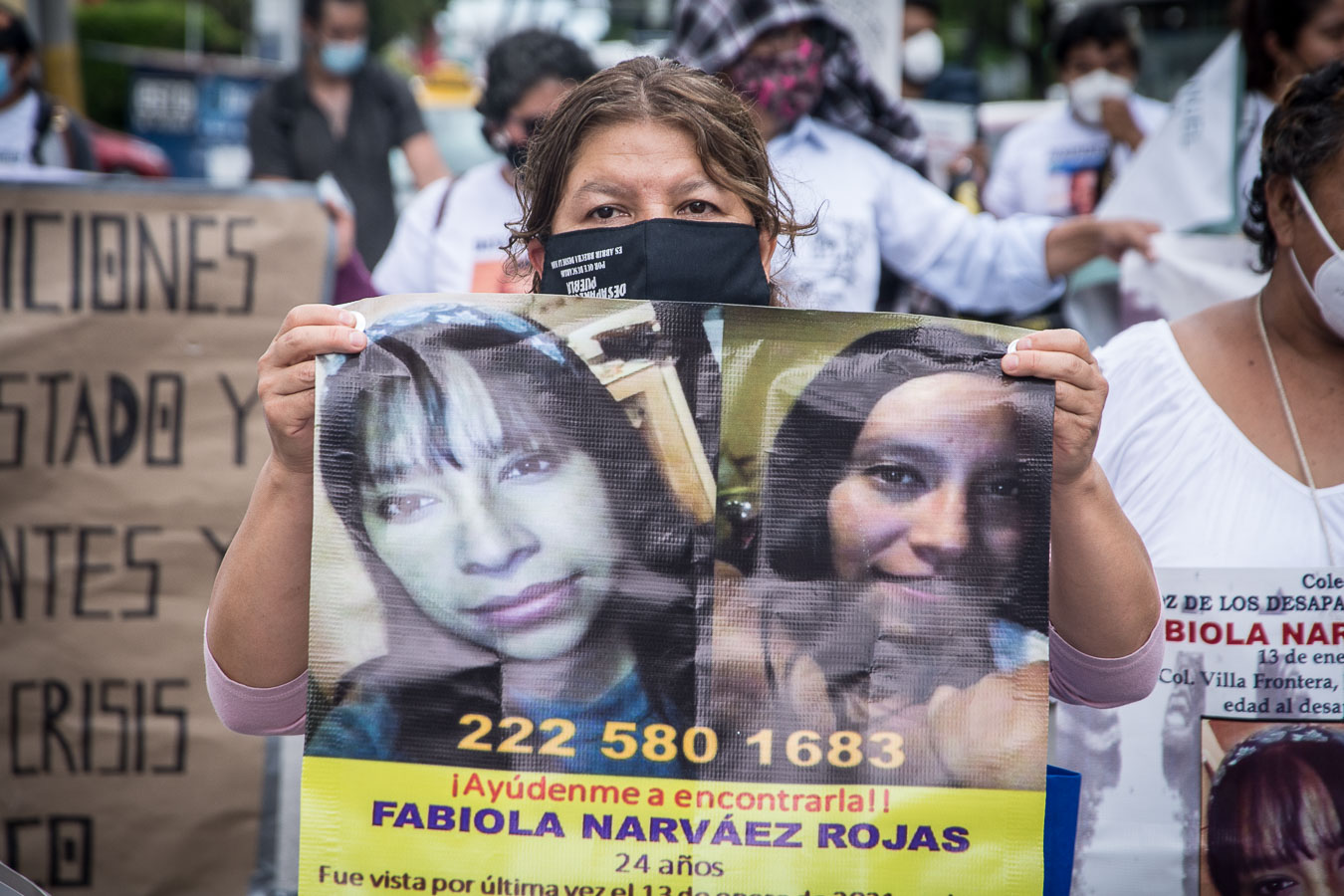 Distintos colectivos de familias de personas desaparecidas realizaron una marcha que inició en la FGE y terminó en Paseo Bravo