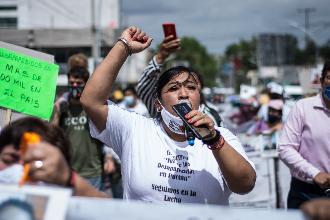Distintos colectivos de familias de personas desaparecidas realizaron una marcha que inició en la FGE y terminó en Paseo Bravo