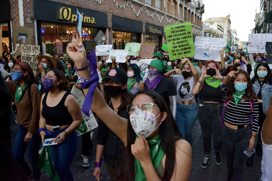 #28S en Puebla: más de 300 mujeres marchan por despenalización del aborto 